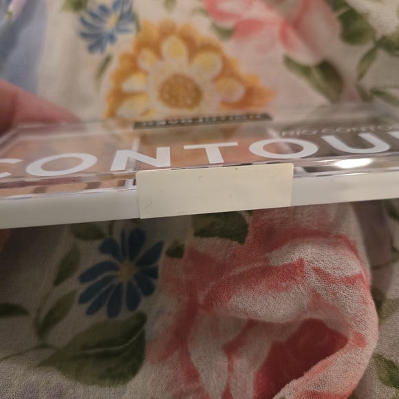 Revolution Trio Contour Palette - Cream, Tan, Gray - Picture 3 of 3